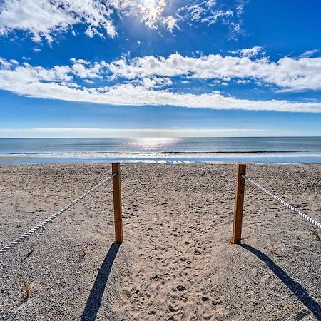 Oak Island Beachfront Condo With Community Pool エクステリア 写真