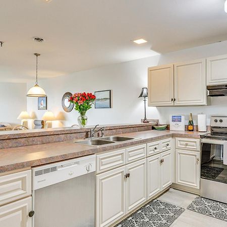 Oak Island Beachfront Condo With Community Pool エクステリア 写真