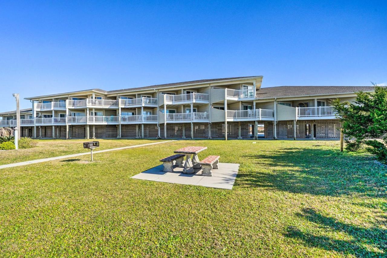 Oak Island Beachfront Condo With Community Pool エクステリア 写真