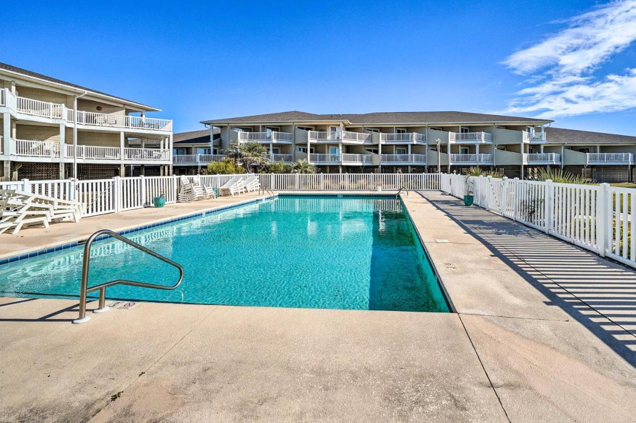 Oak Island Beachfront Condo With Community Pool エクステリア 写真