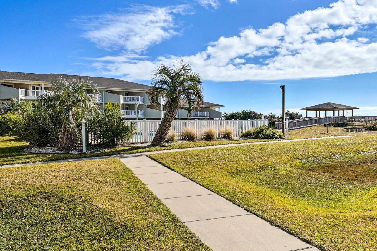 Oak Island Beachfront Condo With Community Pool エクステリア 写真