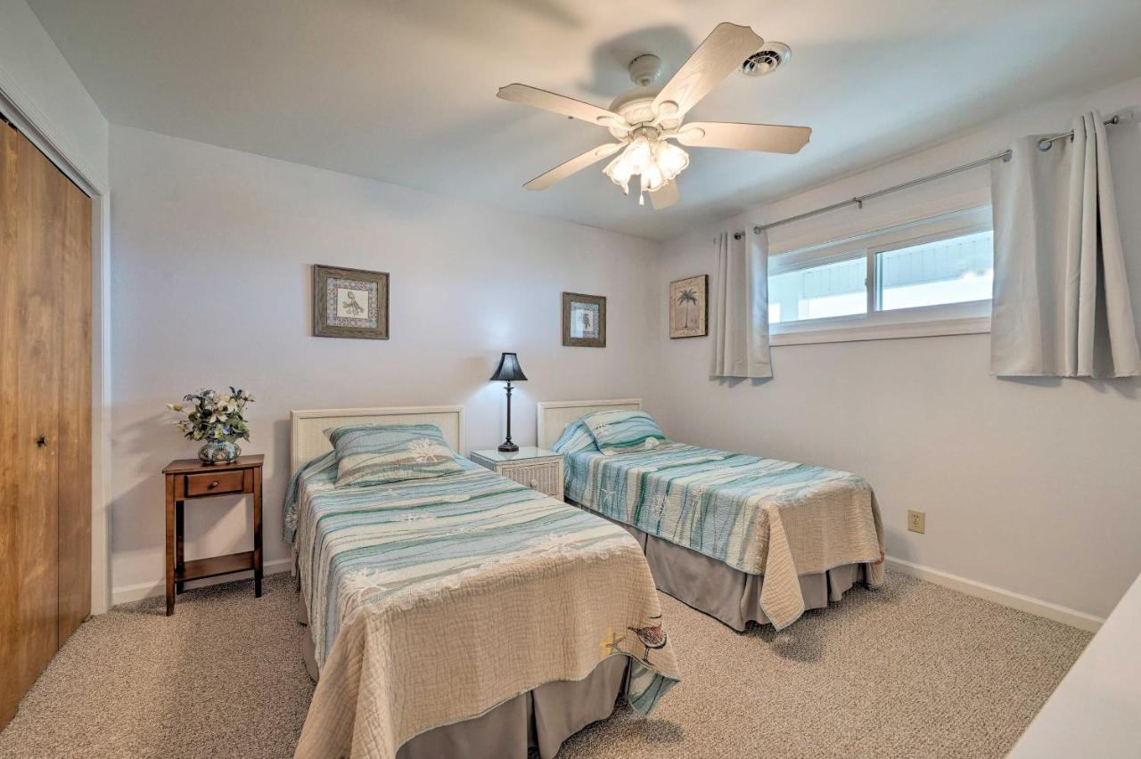Oak Island Beachfront Condo With Community Pool エクステリア 写真