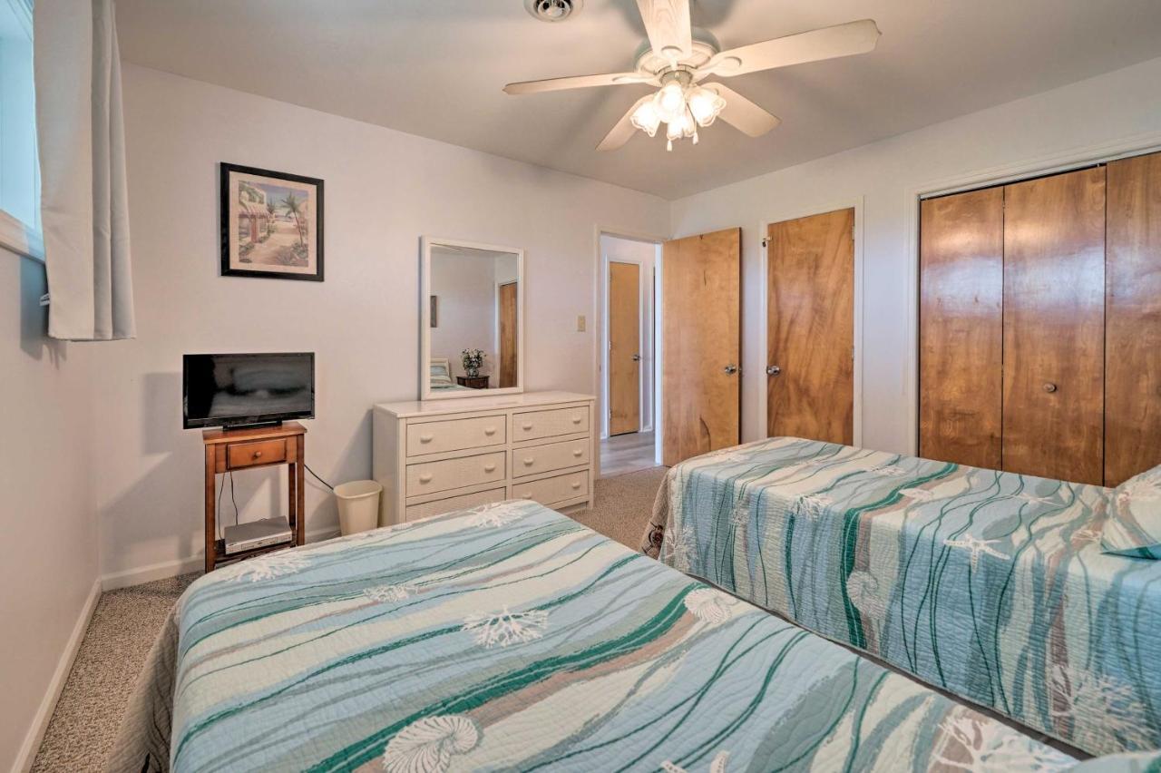 Oak Island Beachfront Condo With Community Pool エクステリア 写真
