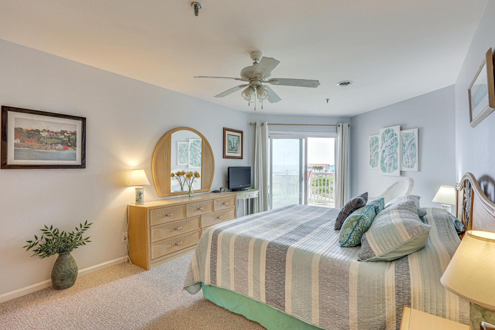 Oak Island Beachfront Condo With Community Pool エクステリア 写真