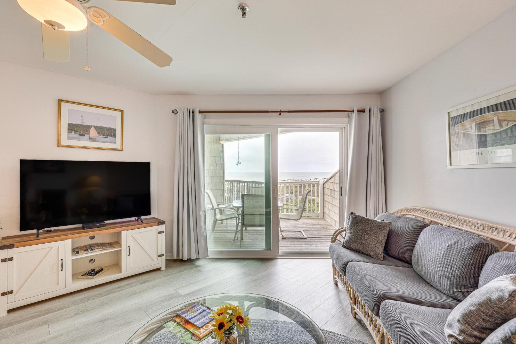 Oak Island Beachfront Condo With Community Pool エクステリア 写真