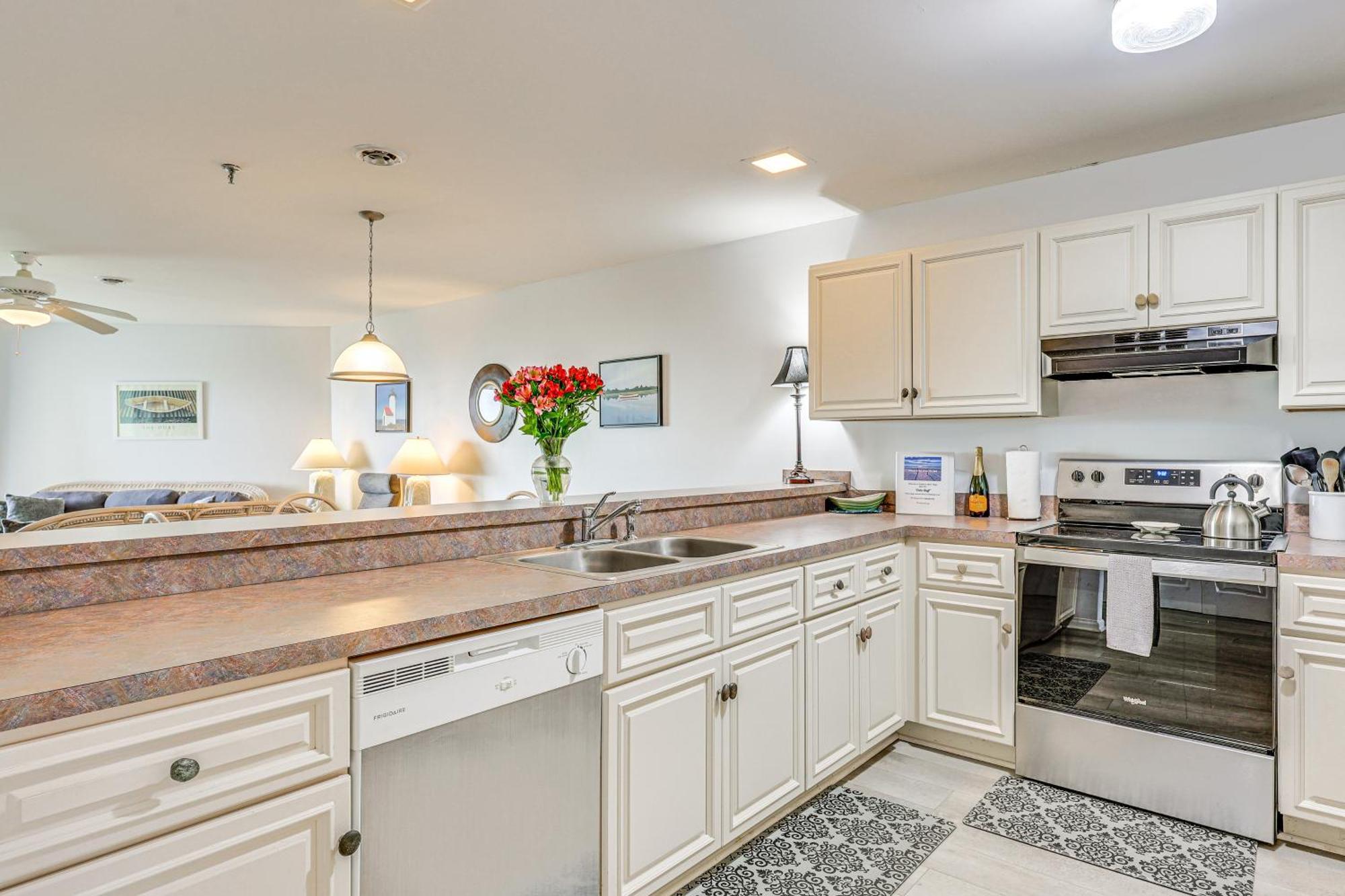 Oak Island Beachfront Condo With Community Pool エクステリア 写真