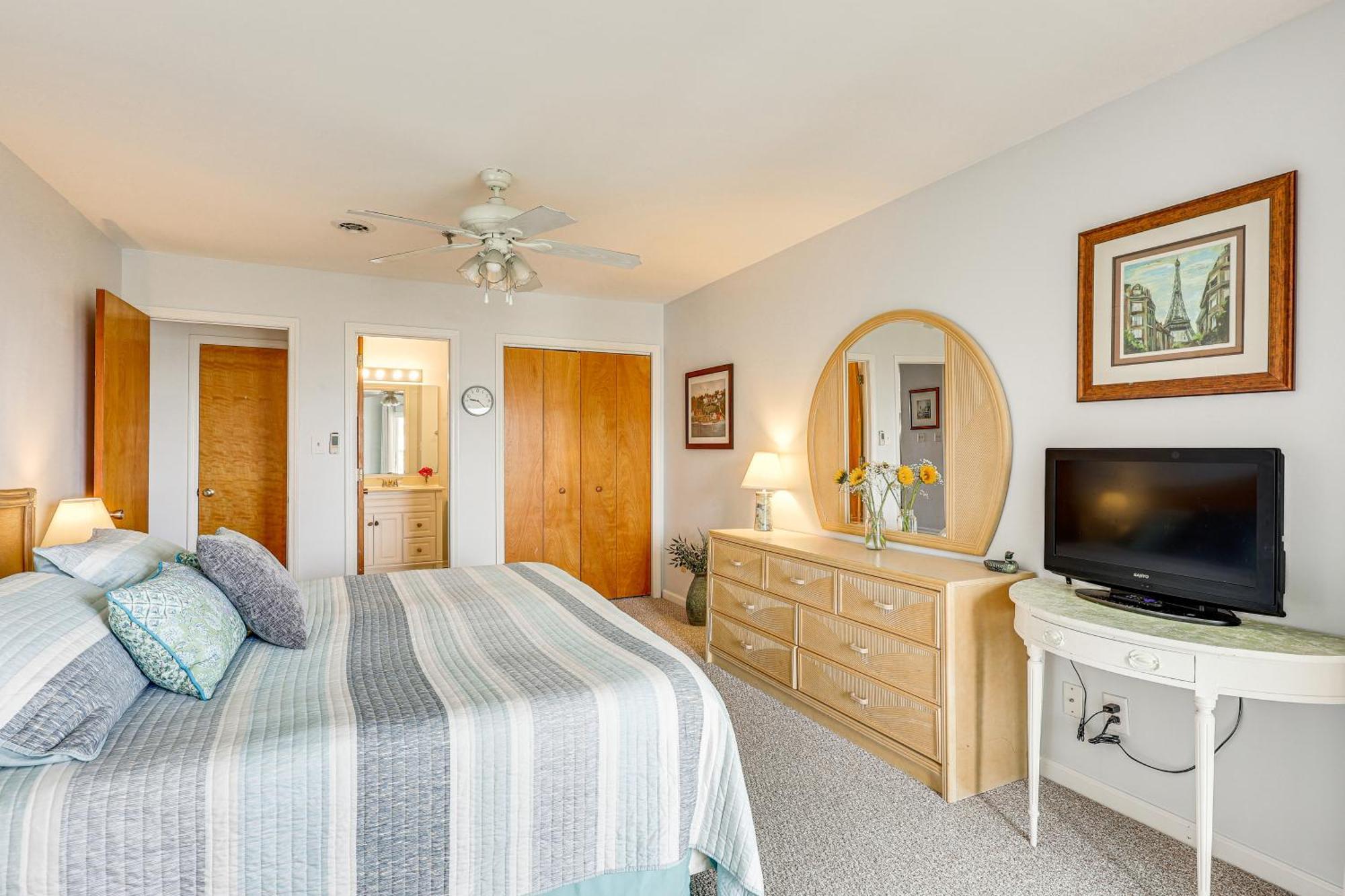 Oak Island Beachfront Condo With Community Pool エクステリア 写真
