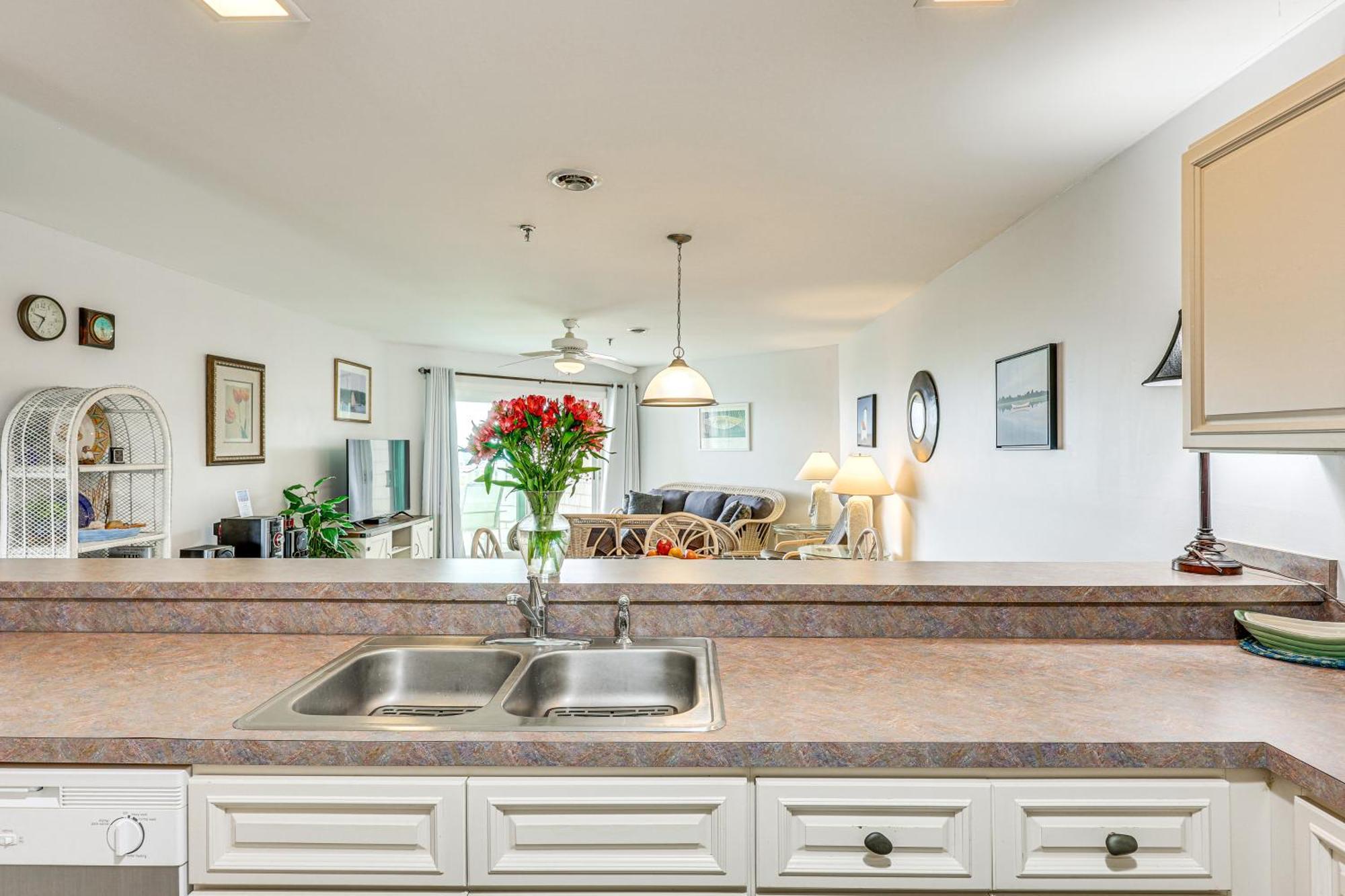 Oak Island Beachfront Condo With Community Pool エクステリア 写真
