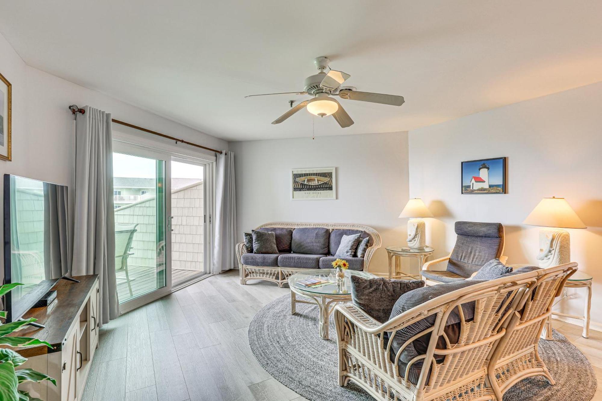 Oak Island Beachfront Condo With Community Pool エクステリア 写真